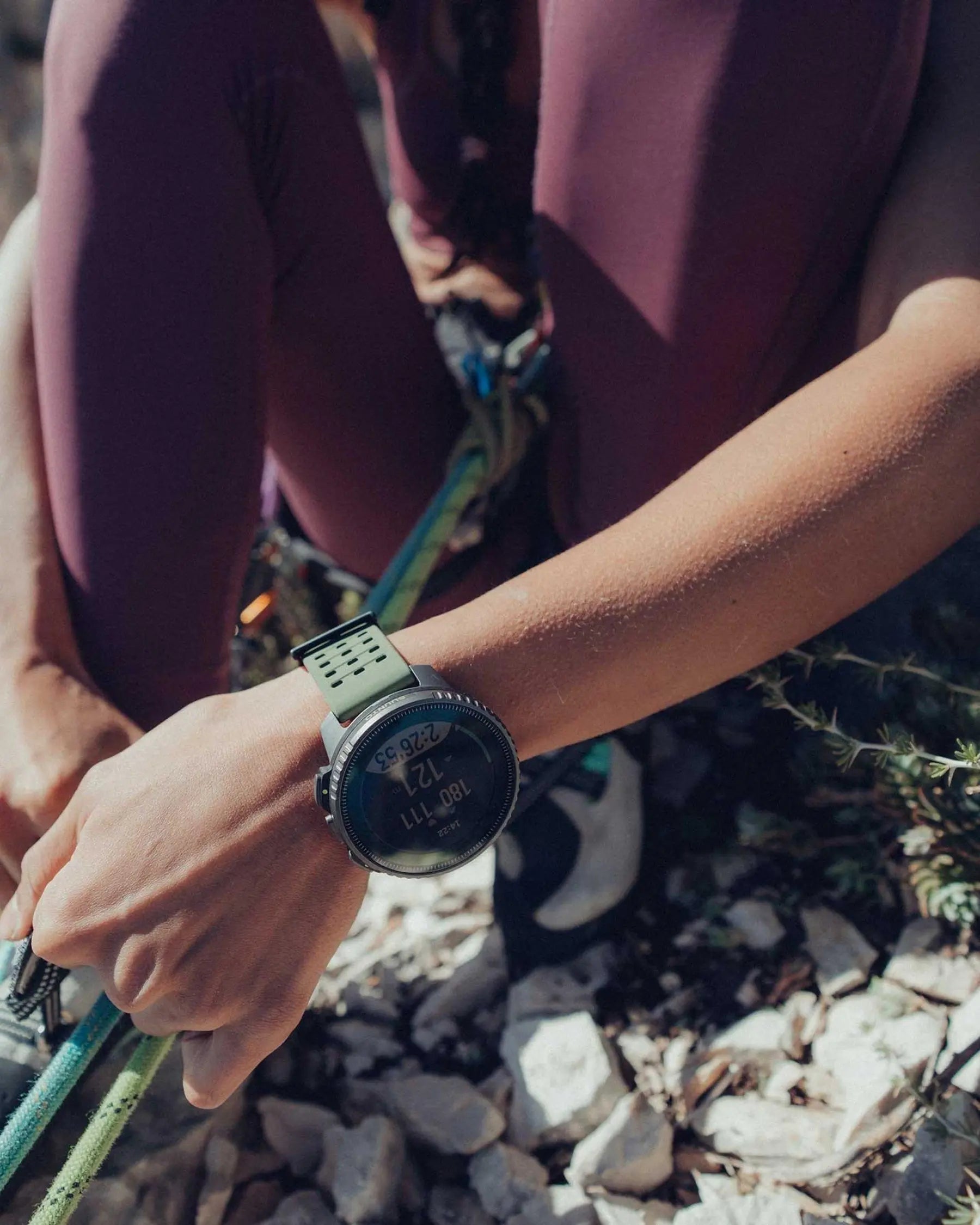 Suunto Vertical Titanium Solar smartwatch GPS 49 mm verde bosque titanio zafiro, doble banda GNSS y mapas offline